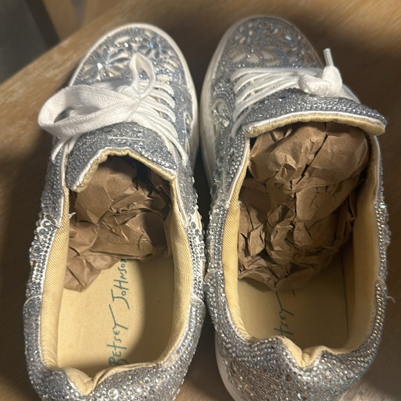 Betty Johnson sneaker size 7M. - Picture 7 of 8